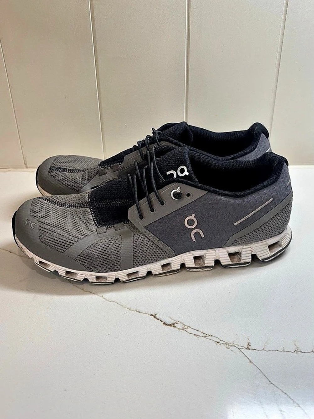 On Cloud X Athletic Shoes Gray & Black US 7.5